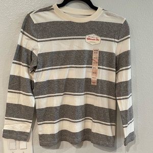 Urban Pipeline long sleeve shirt. Boys. Size Medium.